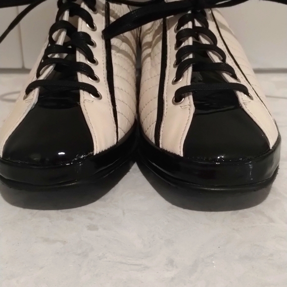 AMALFI Black 🖤 & White Leather 4.5 - Picture 3 of 9